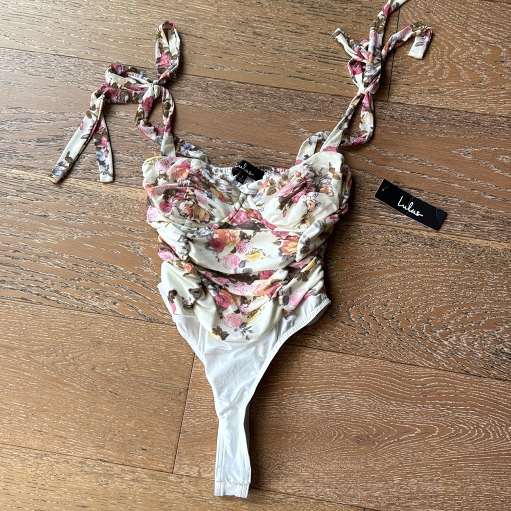 Lulu's Floral Print Bodysuit in Cream and Pink NWT! - Picture 11 of 11